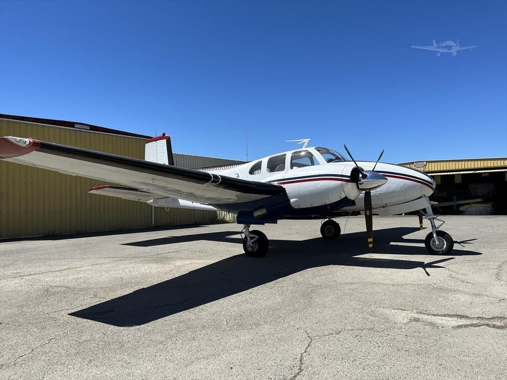 Beechcraft E50 Twin Bonanza image 2